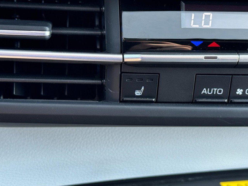 Used 2026 Toyota Sienna XLE FWD image 32