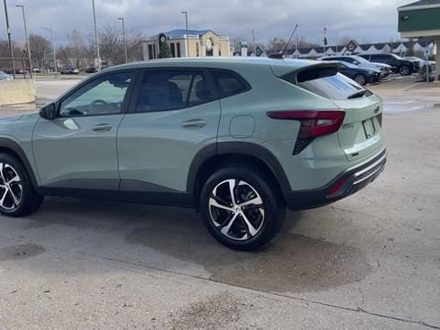 Used 2024 Chevrolet Trax RS w/ Sunroof Package image 6