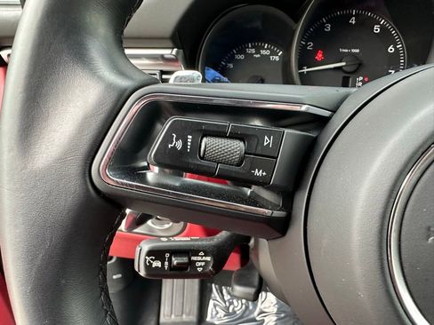 Certified 2024 Porsche Macan image 18