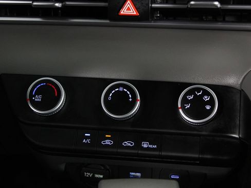 Certified 2025 Hyundai Elantra SE FWD image 22