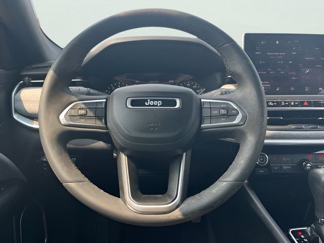 Used 2023 Jeep Compass Latitude AWD/4WD image 17