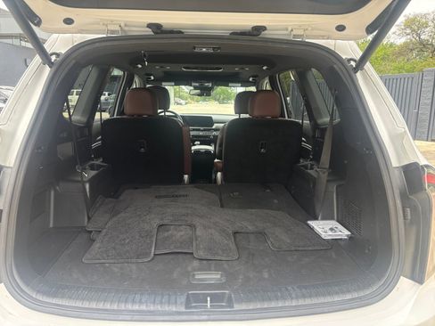 Used 2023 Kia Telluride EX w/ EX Captain's Chair Package FWD image 16