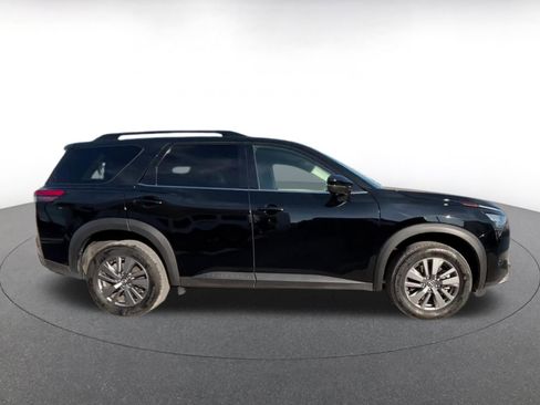 Used 2025 Nissan Pathfinder SV image 15