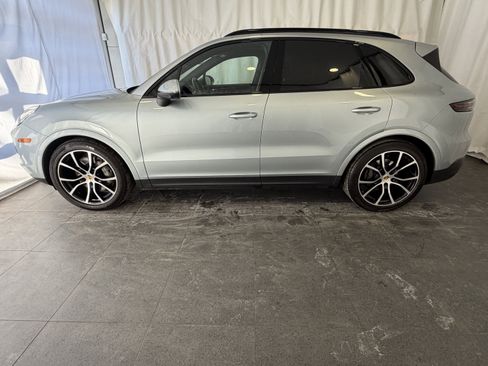 Certified 2023 Porsche Cayenne S image 2