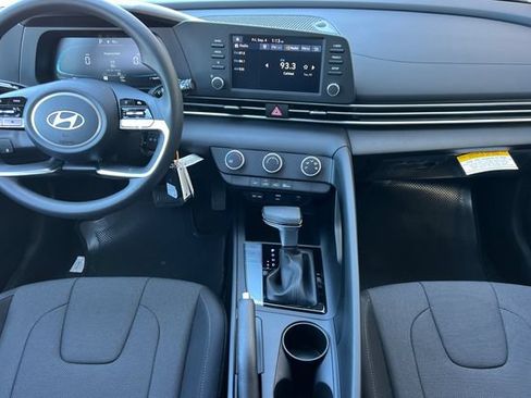 New 2026 Hyundai Elantra SE FWD image 12