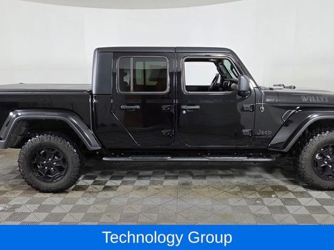Used 2022 Jeep Gladiator Willys image 10