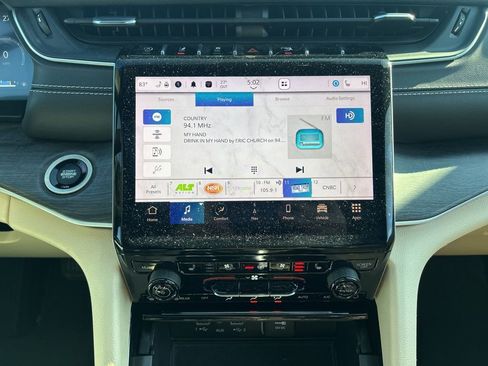 Used 2023 Jeep Grand Cherokee Limited w/ Luxury Tech Group II image 25