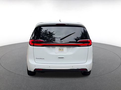 Used 2023 Chrysler Pacifica Touring-L image 12