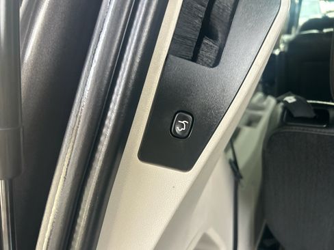 Used 2019 Dodge Grand Caravan SXT image 9