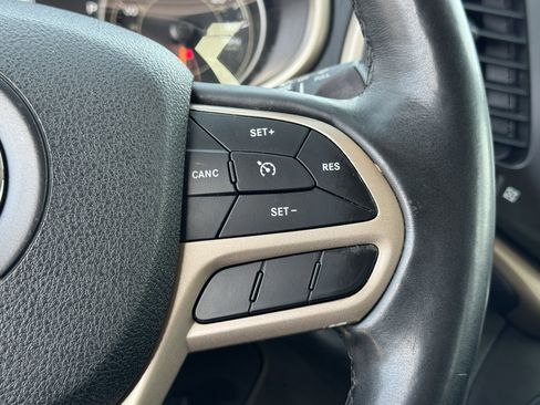 Used 2017 Jeep Cherokee Limited image 30
