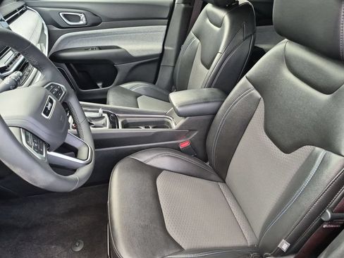 Used 2025 Jeep Compass Latitude AWD/4WD image 24