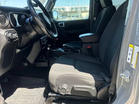 Used 2018 Jeep Wrangler Unlimited Sport S AWD/4WD image 9