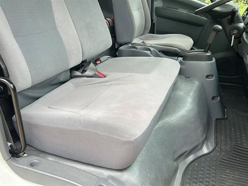 Used 2018 Isuzu NPR RWD image 44