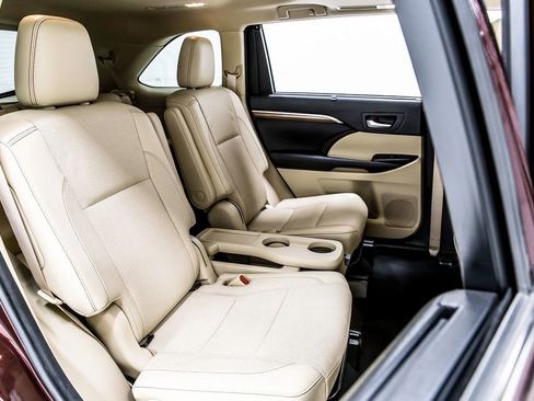 Used 2017 Toyota Highlander Limited FWD image 33