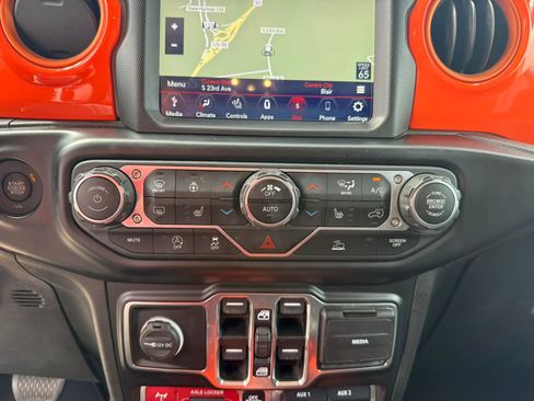 Used 2021 Jeep Gladiator Mojave AWD/4WD image 26