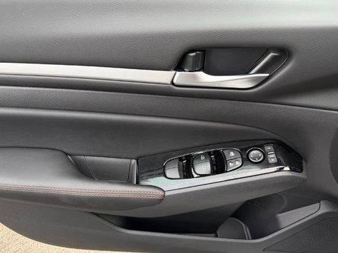 New 2025 Nissan Altima 2.5 SR image 19
