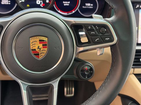 Used 2022 Porsche Cayenne GTS AWD/4WD image 39