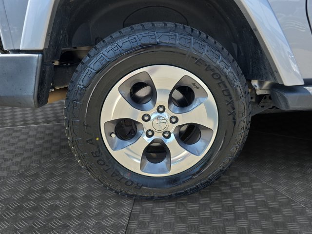 Used 2017 Jeep Wrangler Sahara w/ Connectivity Group AWD/4WD image 35
