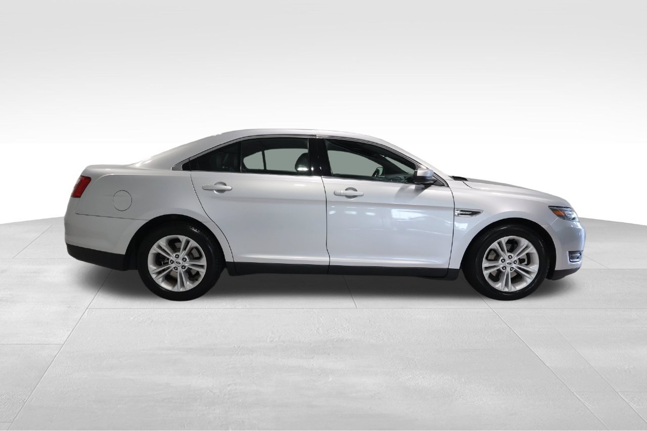 Used 2017 Ford Taurus SEL w/ Equipment Group 201A FWD image 4