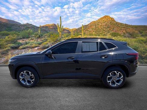 Used 2026 Chevrolet Trax LT w/ LT Convenience Package FWD image 8