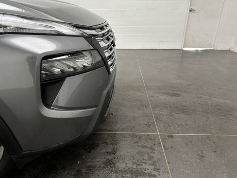 Used 2024 Nissan Rogue SV image 2