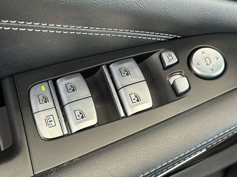 Used 2024 BMW X7 M60i AWD/4WD image 13
