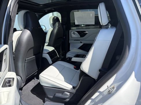 New 2026 Lincoln Aviator Black Label AWD/4WD image 8