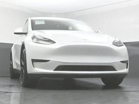 Used 2023 Tesla Model Y Long Range AWD/4WD image 46