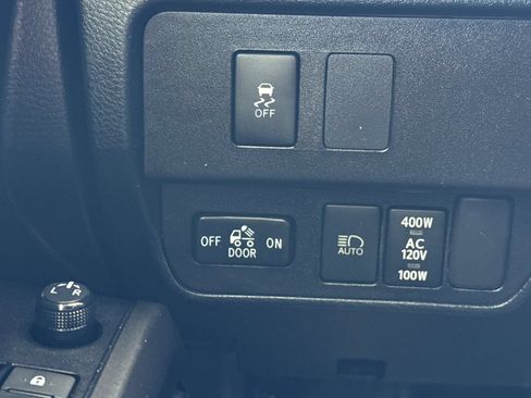 Used 2021 Toyota Tacoma TRD Off-Road w/ Technology Package AWD/4WD image 38