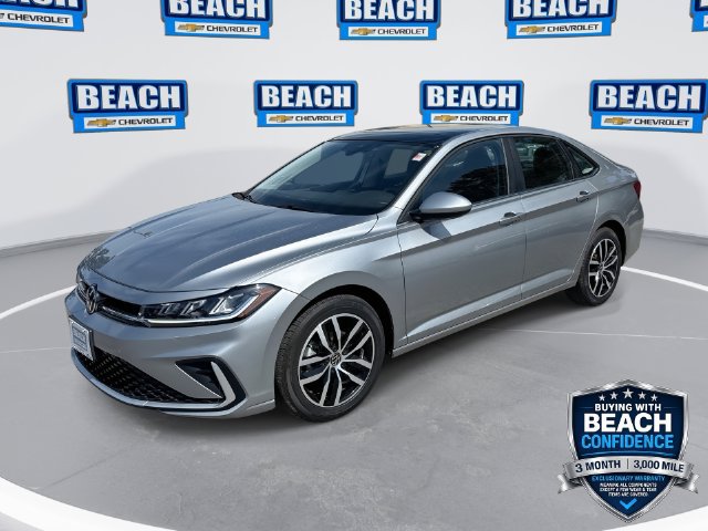 Used 2025 Volkswagen Jetta SE FWD image 1