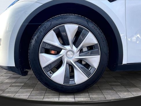 Used 2023 Tesla Model Y Long Range image 9