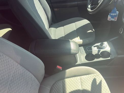 Used 2021 Ford Escape SE FWD image 3
