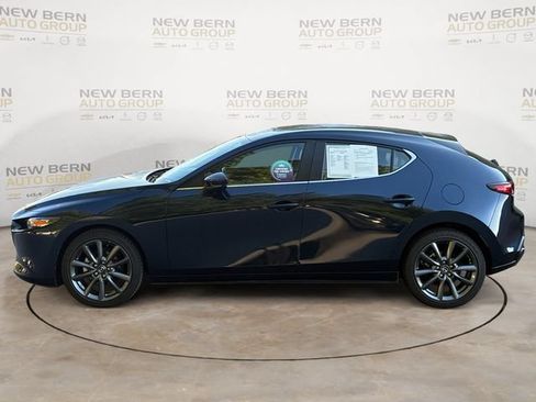Used 2021 MAZDA MAZDA3 s FWD image 2