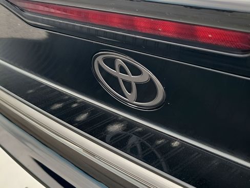 New 2026 Toyota Prius Plug-In Hybrid FWD image 40