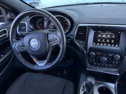 Used 2019 Jeep Grand Cherokee Laredo image 15
