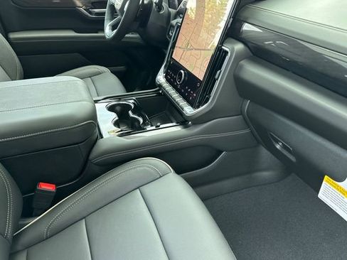 New 2026 GMC Yukon Elevation w/ Elevation Premium Package AWD/4WD image 20