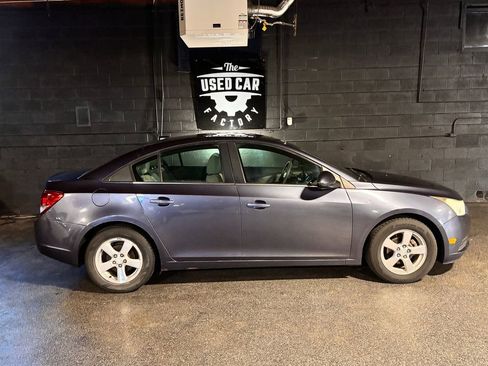 Used 2014 Chevrolet Cruze LT w/ Technology Package FWD image 7