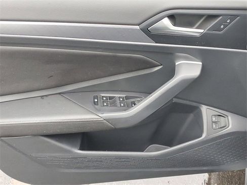 Used 2023 Volkswagen Jetta SE image 13