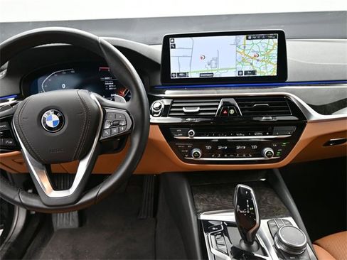 Used 2022 BMW 530i w/ Premium Package image 11