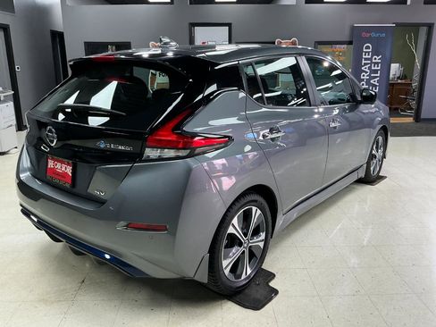 Used 2020 Nissan Leaf SV w/ SV Technology Package image 3