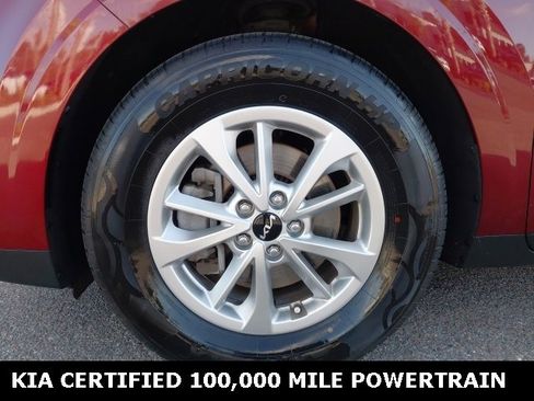 Used 2024 Kia Carnival LX image 10