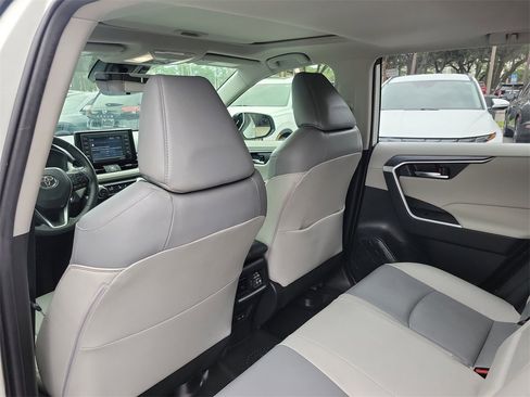 Used 2022 Toyota RAV4 XLE Premium image 37