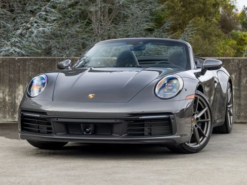 Used 2020 Porsche 911 Carrera 4 image 1