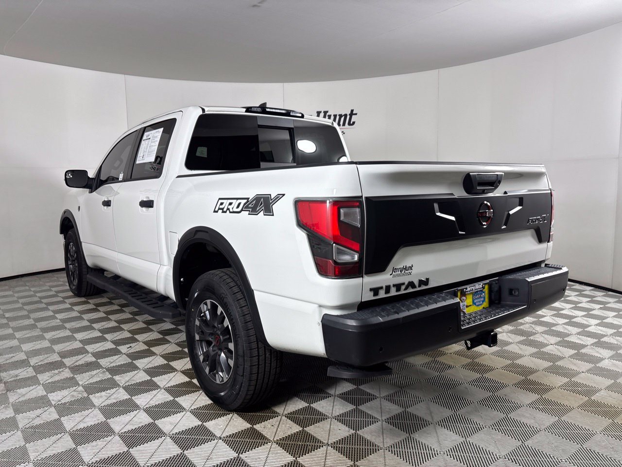 Used 2024 Nissan Titan PRO-4X w/ Pro-4x Convenience Package AWD/4WD image 6
