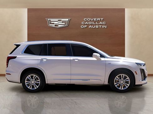 Used 2025 Cadillac XT6 Luxury FWD image 5