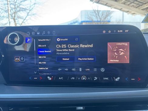 Used 2026 Chevrolet Traverse LT w/ Midnight/Sport Edition image 37