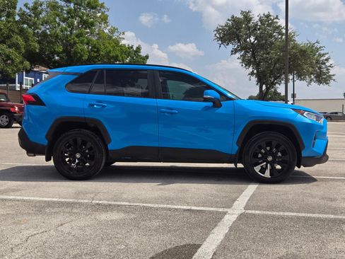 Used 2021 Toyota RAV4 XLE Premium FWD image 2
