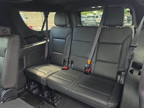Used 2023 Chevrolet Suburban High Country w/ Premium Package 2 AWD/4WD image 16