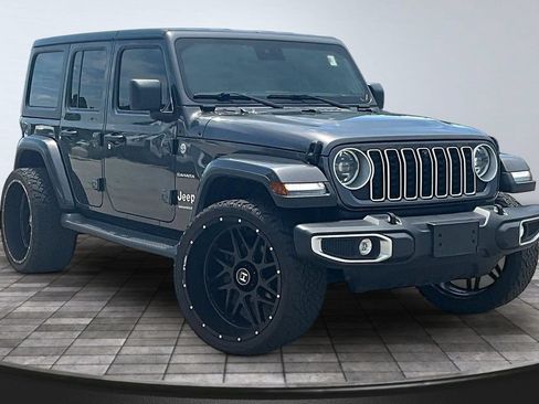 Used 2024 Jeep Wrangler Unlimited Sahara w/ Technology Group AWD/4WD image 3