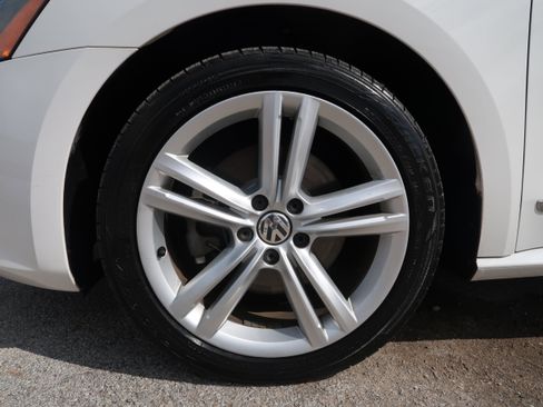 Used 2014 Volkswagen Passat TDI SE image 39